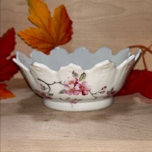 LIMOGES FRANCE Porcelaine du Lys ROYAL SMALL OVAL BOWL SCALLOPD PINK FLOWERS